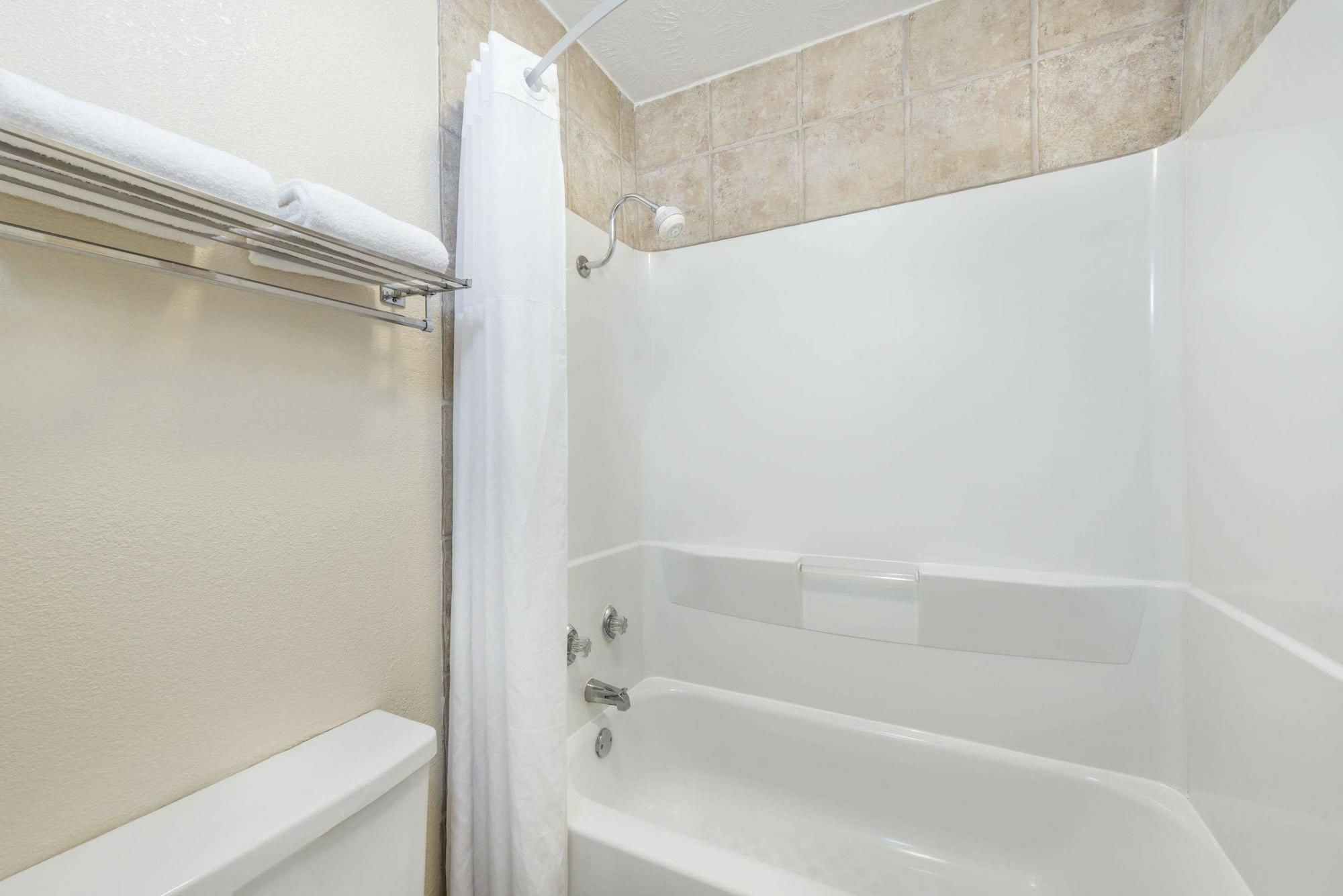 Days By Wyndham Bryan Hotel College Station